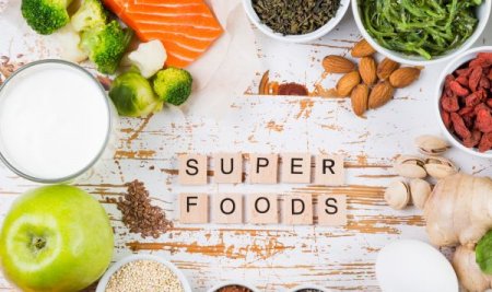 Superfood: Fakta dan Mitos tentang Makanan Sehat Populer