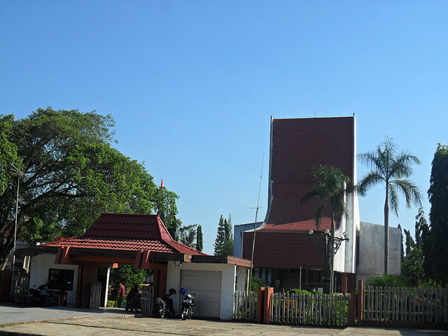 Museum Lambung Mangkurat (Oleh Arief Rahman Saan (Ezagren), Attribution, https://commons.wikimedia.org/w/index.php?curid=17582534)