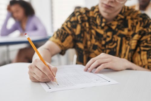 Mengikuti tryout untuk jalur masuk kuliah pilihan