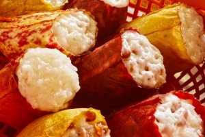 Makanan khas Kalimantan Barat bernama kue kantong semar