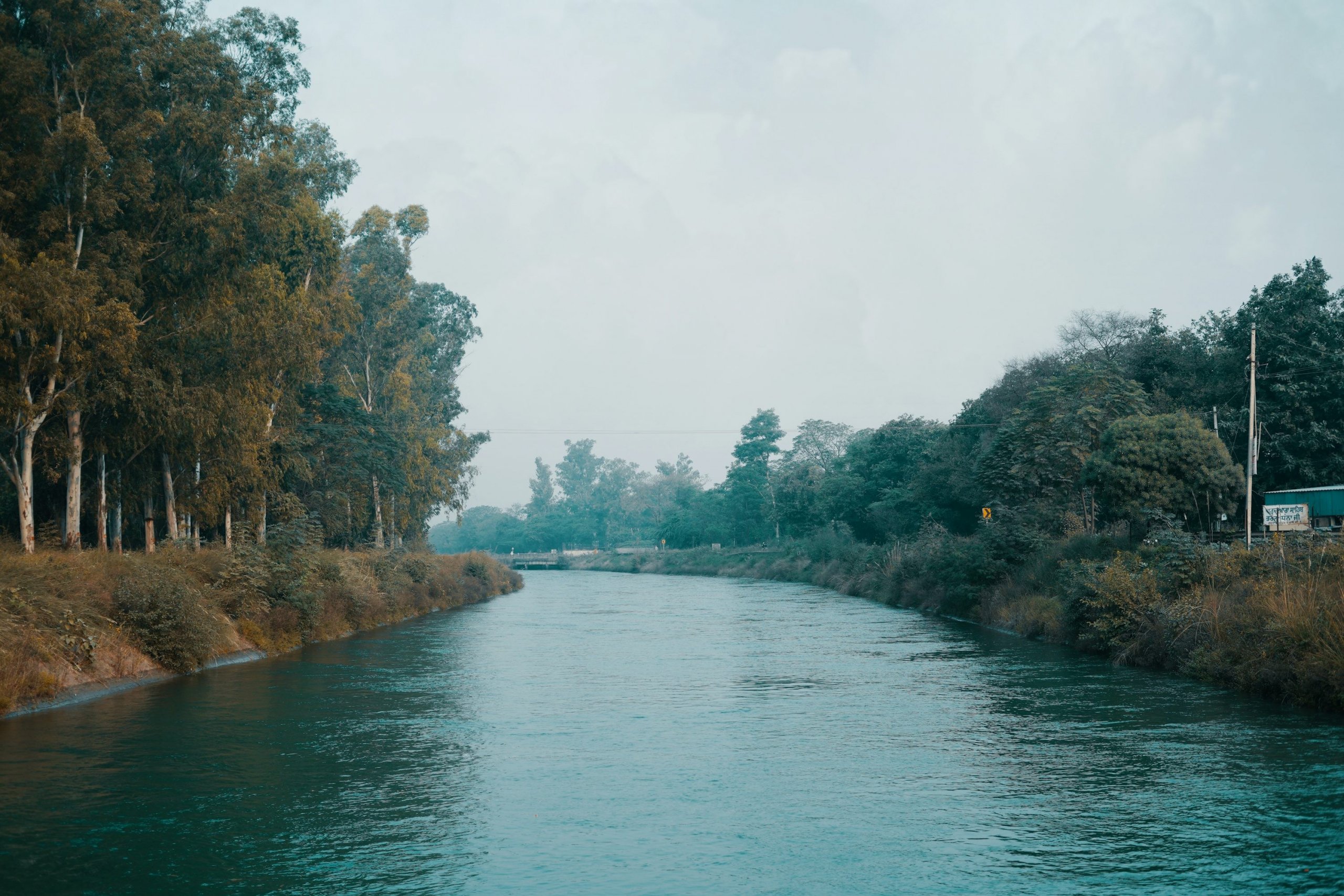 Pinggiran sungai Martapura terdapat Siring Kota Banjarmasin