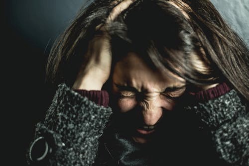 Sakit kepala hebat sebagai salah satu gejala stroke ringan