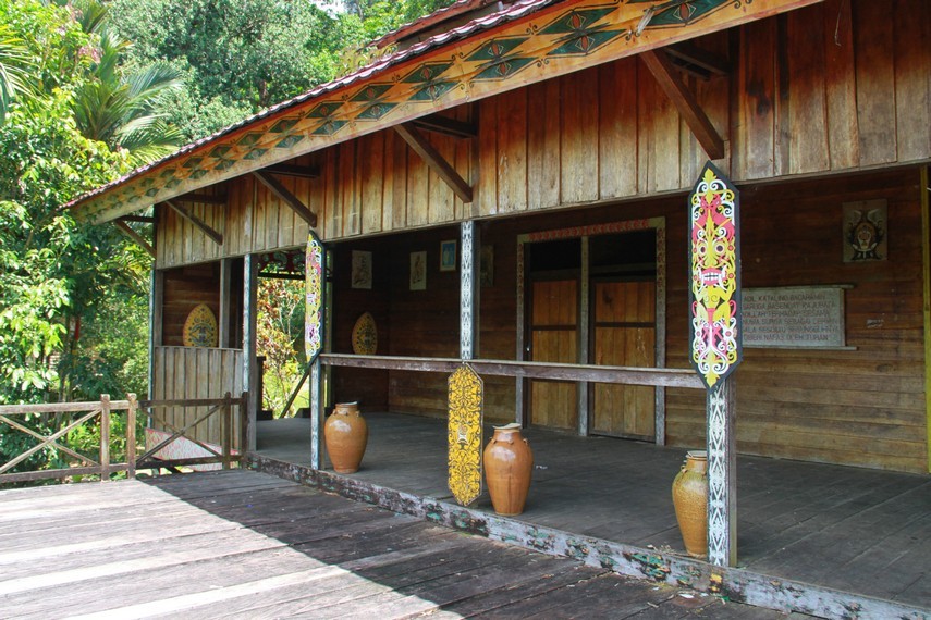 Rumah Adat Kalimantan Barat Bentang Samalantan