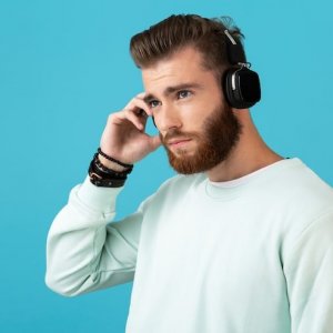 Gunakan Headset Terlalu Lama? Inilah Bahayanya