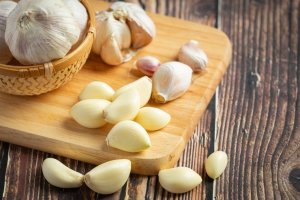 Bawang putih.