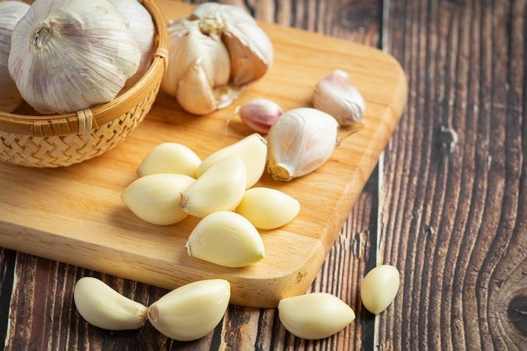 Bawang putih.