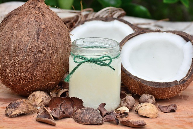 Ada banyak manfaat dari virgin coconut oil.