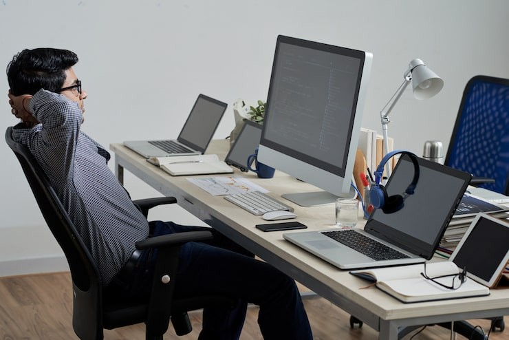 Terlalu lama bekerja secara duduk memicu masalah gula darah.