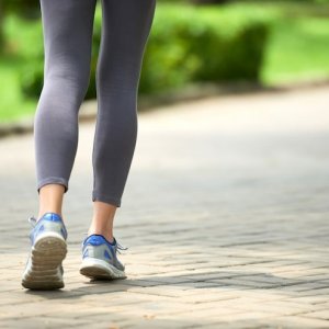 Jalan Kaki atau Jogging Saat Puasa?