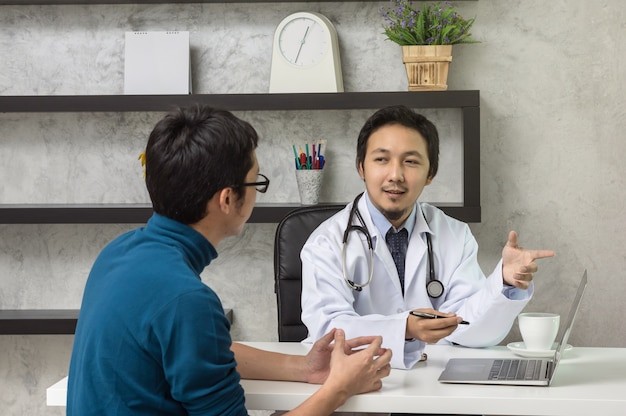 Konsultasi ke dokter untuk mengetahui kaki bengkak gejala apa