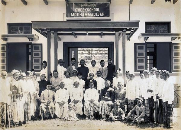 Dibentuknya lembaga pendidikan Muhammadiyah.