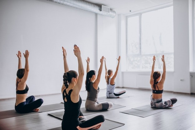 Yoga bisa menjadi pilihan olahraga pagi.