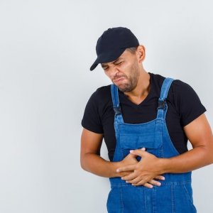 Penderita Asam Lambung Minum Air Dingin, Apakah Aman?