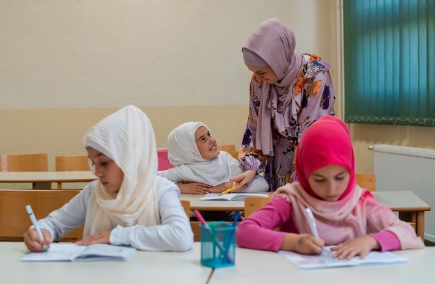 Gambaran jalan perjuangan untuk pendidikan.