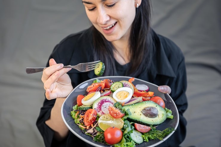 Pola makan sehat dapat mengatasi perut buncit.